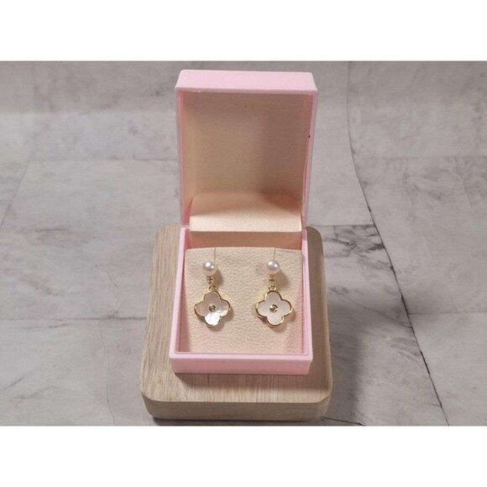 Genuine Mother of Pearl Clover White and Gold Freshwater Pearl Earrings - Picture 8 of 10